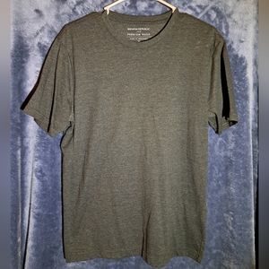Mens Banana Republic T-Shirt. Color Gray. Size Medium